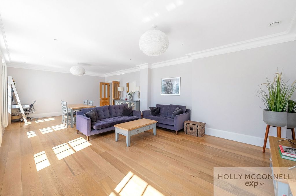 Property photo 3 of 39