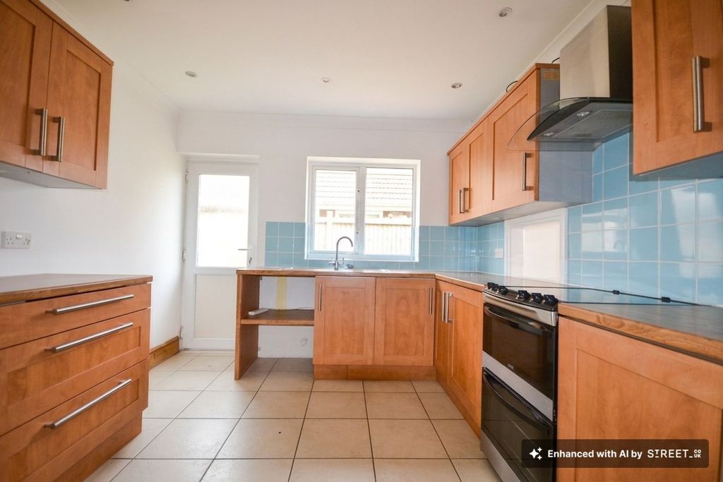 Property photo 3 of 17 Kitchen