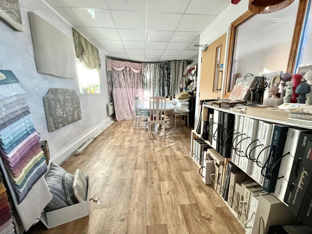 Property photo 3 of 7 Gallery