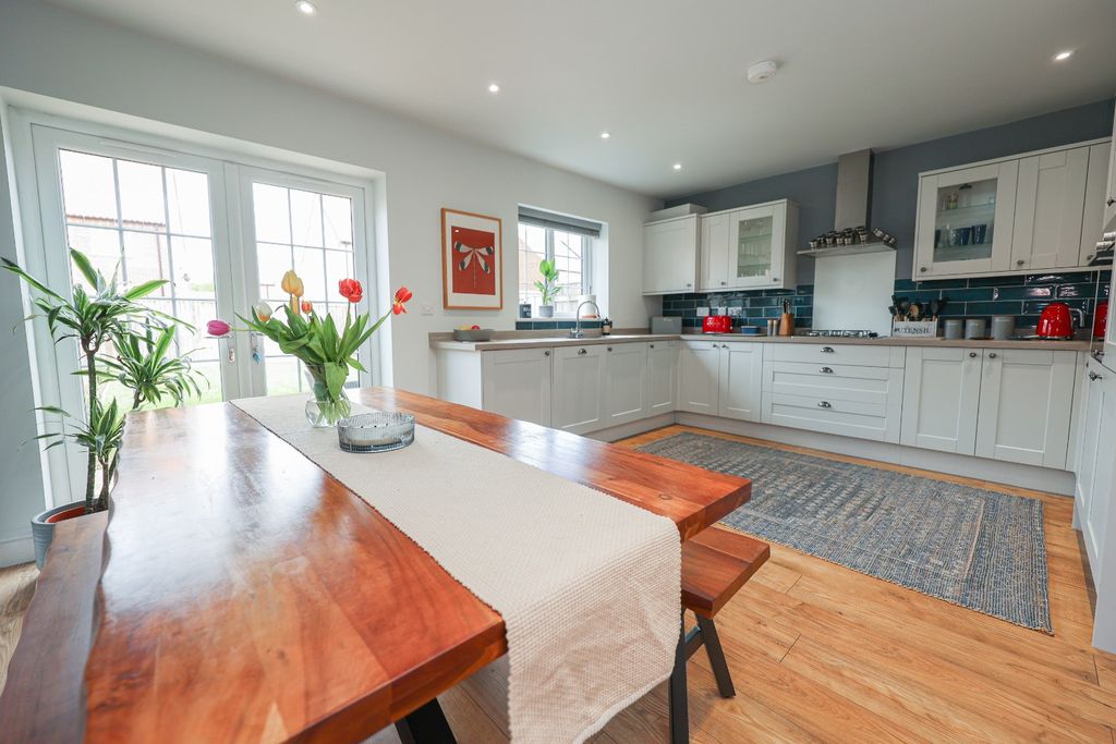 Property photo 2 of 21 5125791