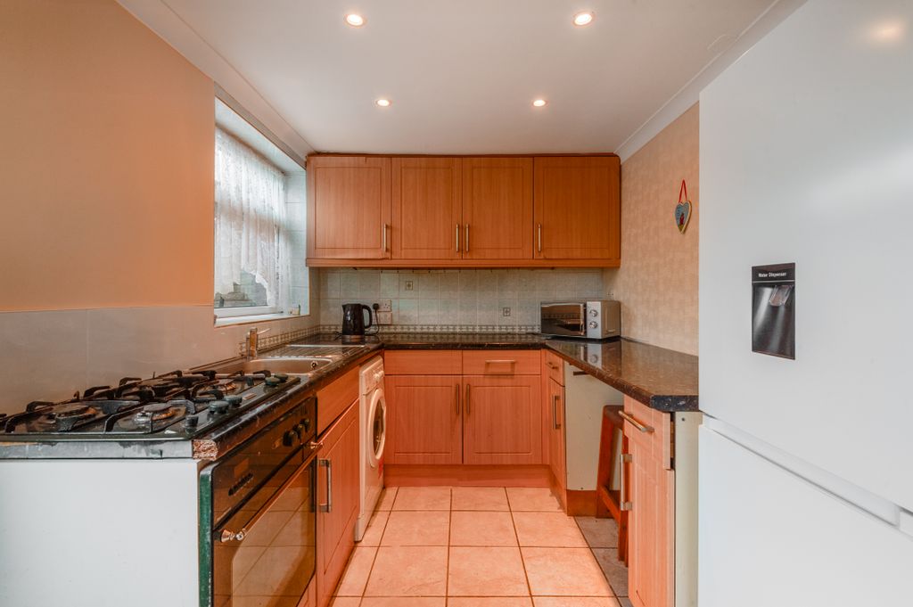 Property photo 2 of 17