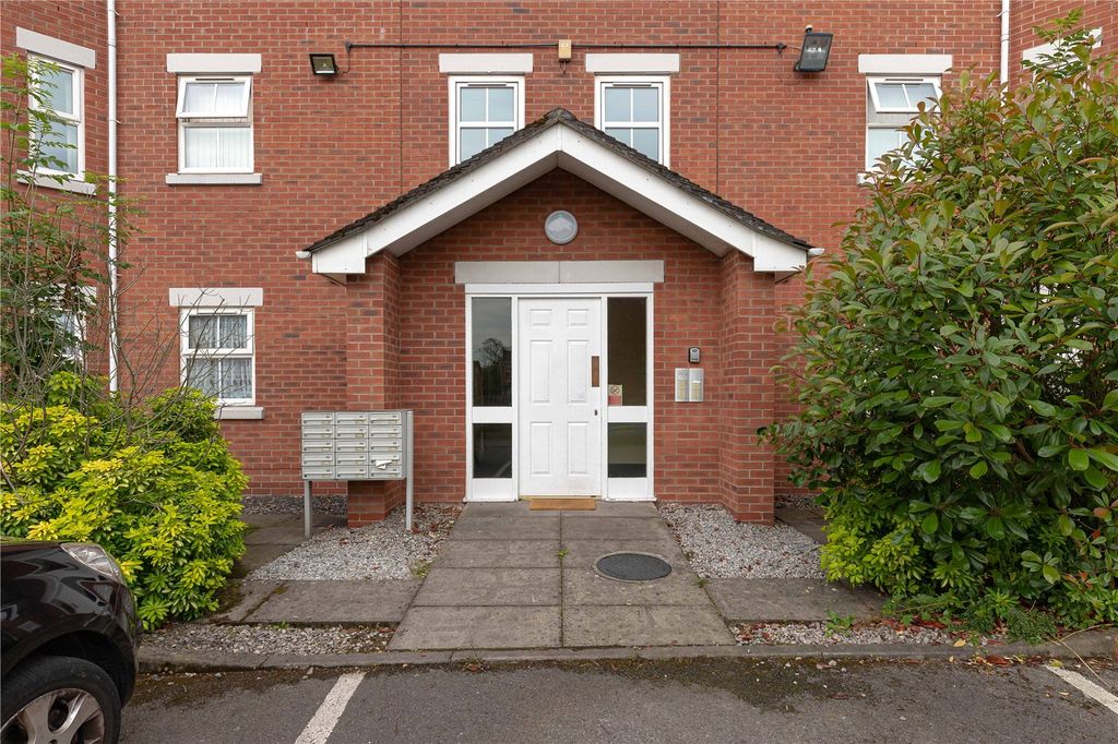 Property photo 1 of 8 Entrance