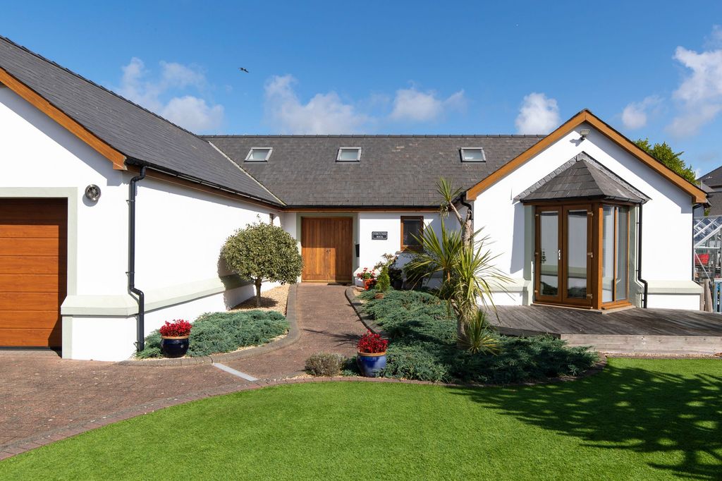 Property photo 3 of 52