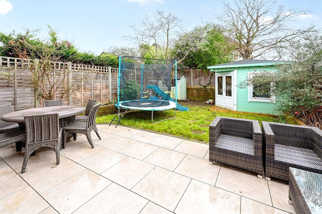 Property photo 2 of 12 Picture No. 23