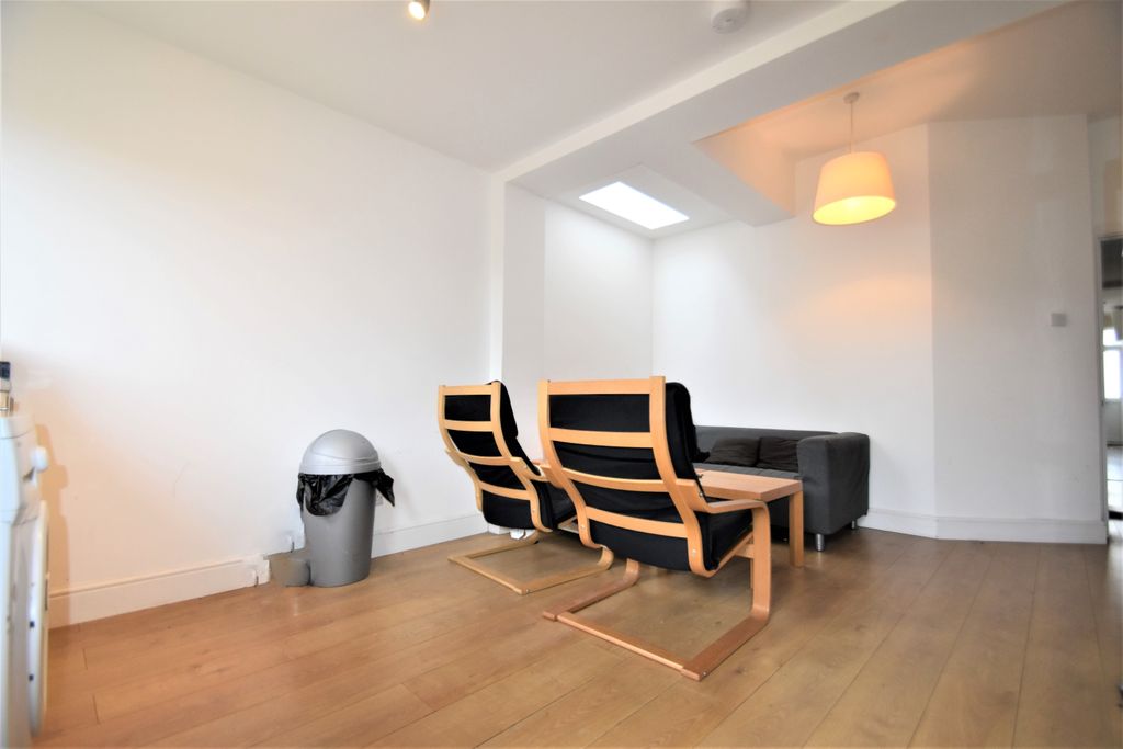 Property photo 2 of 12 Photo 04