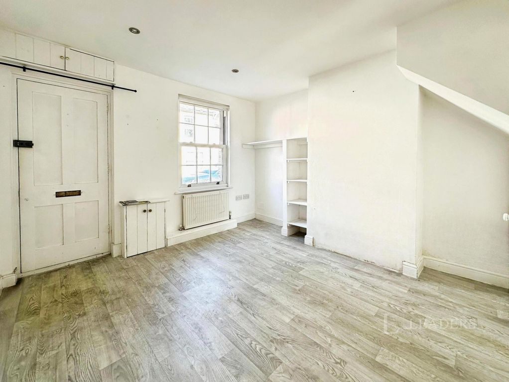Property photo 2 of 11 Pbox-Img.Jpg