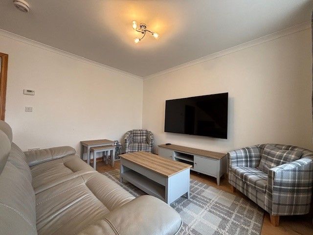 Property photo 2 of 15 Lounge