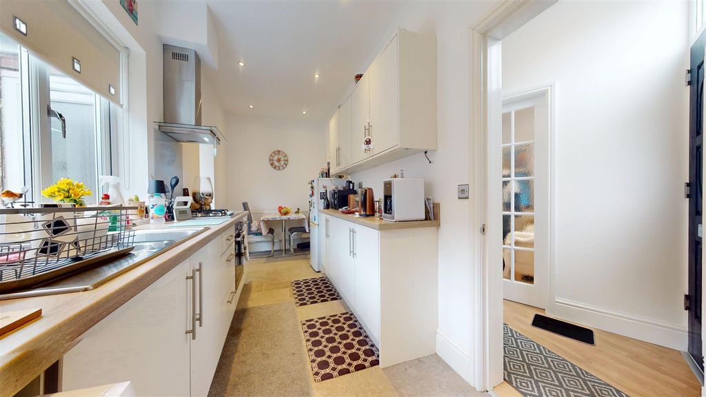 Property photo 3 of 21 Rutland Street Kitchen