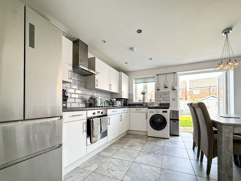 Property photo 2 of 19 4653964