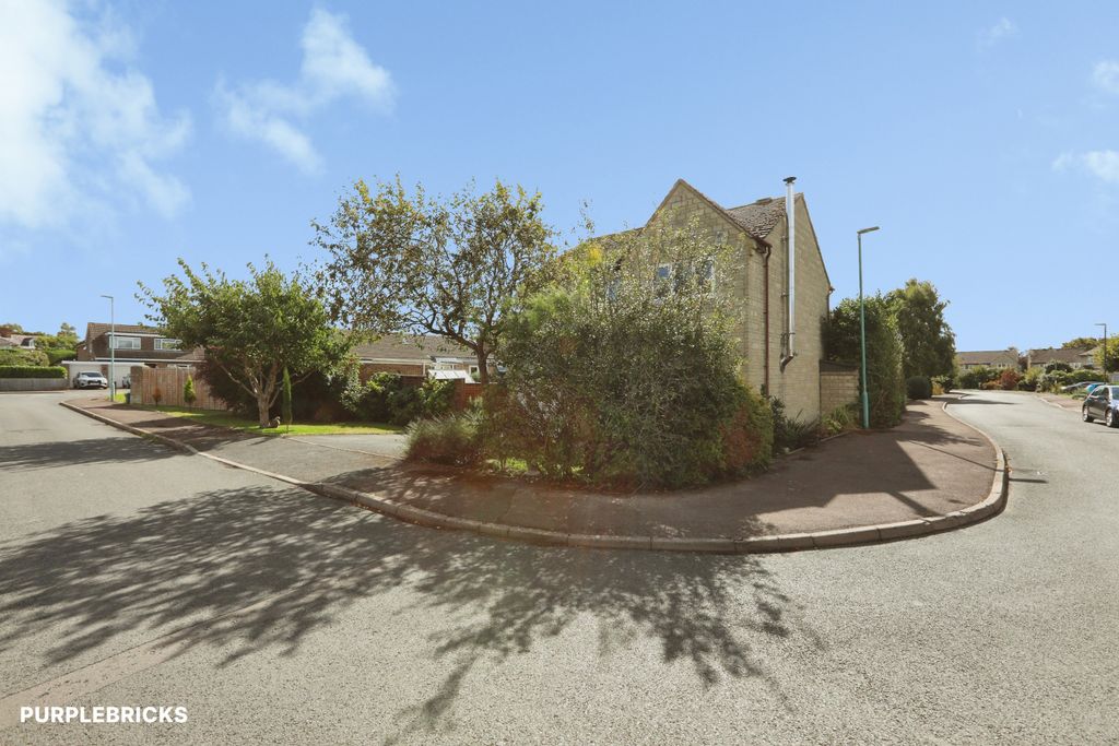 Property photo 2 of 27