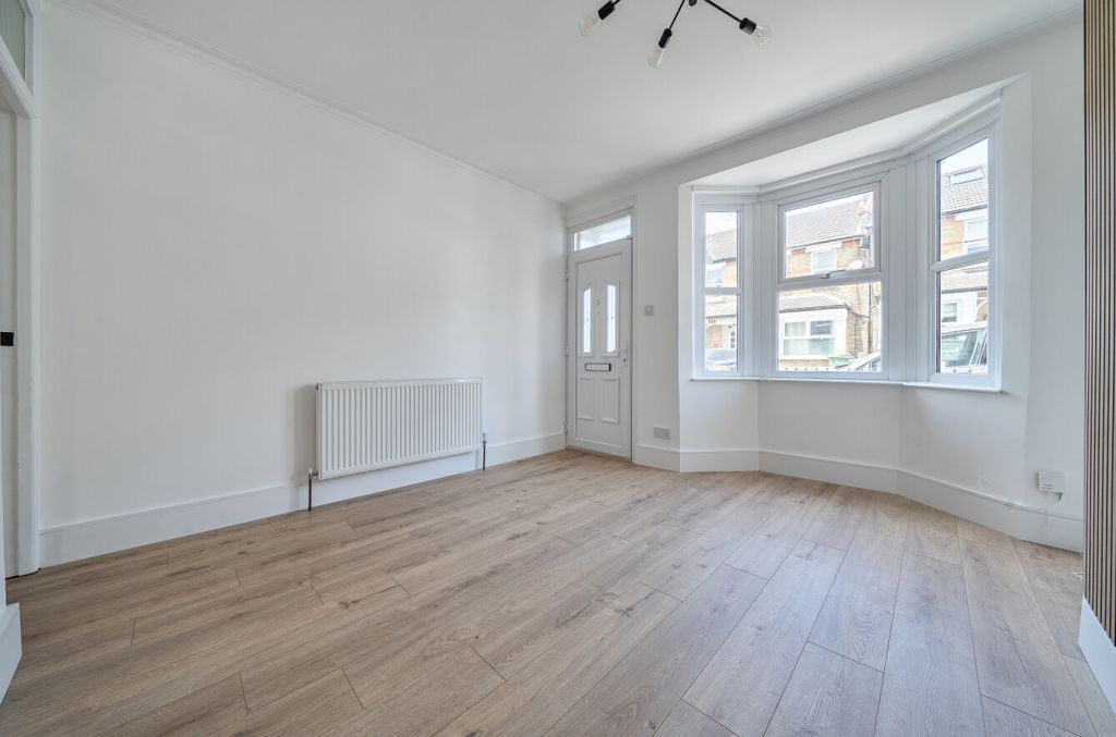 Property photo 2 of 14 Lounge4