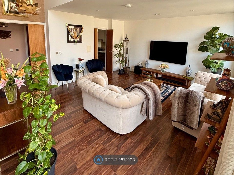 Property photo 3 of 24 Living Room