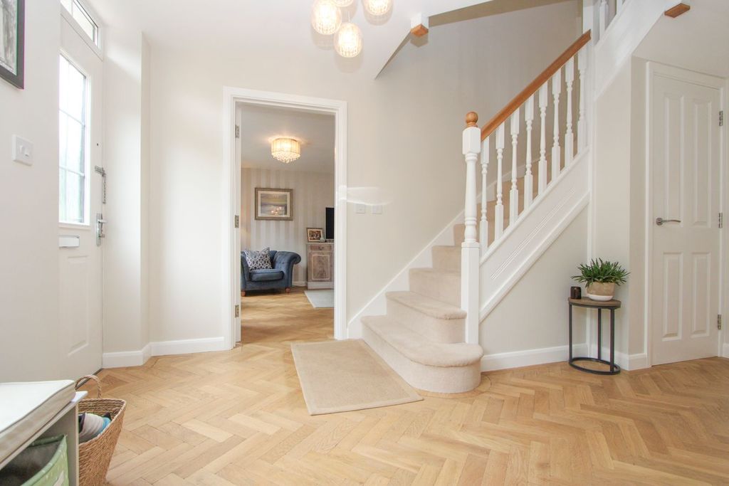 Property photo 2 of 31