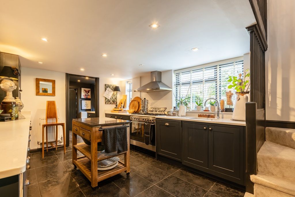 Property photo 3 of 41