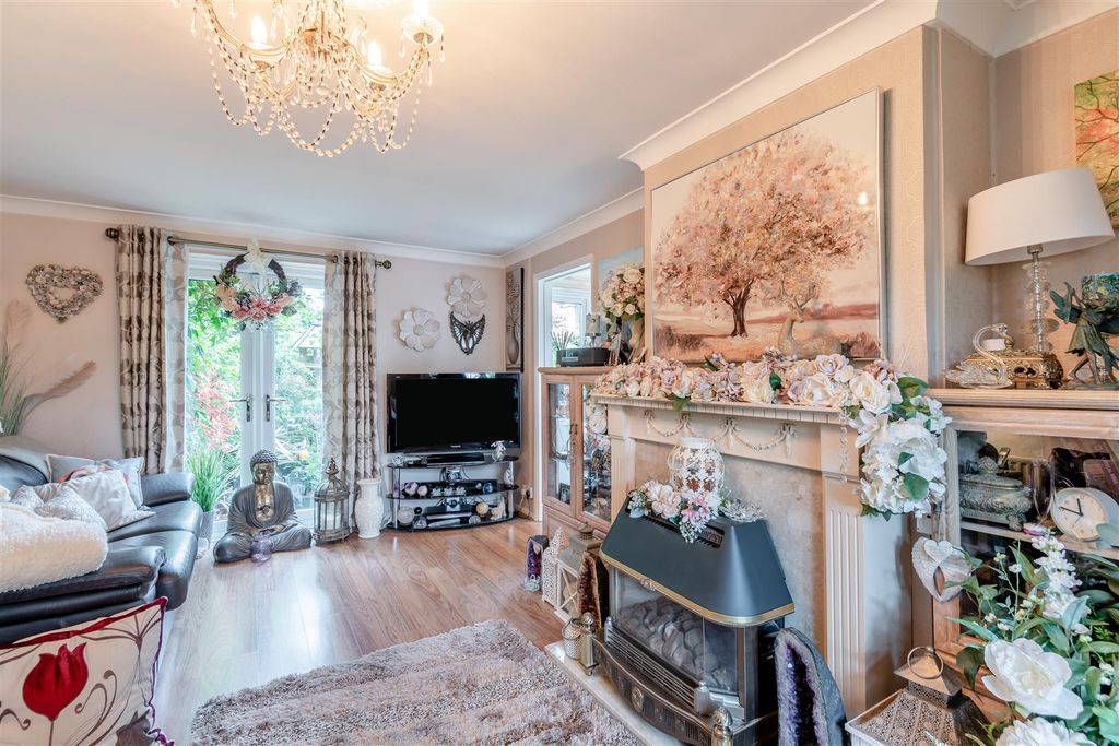 Property photo 3 of 17 8649083-Interior06.Jpg