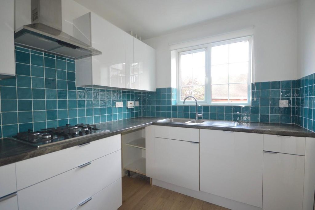 Property photo 3 of 7 12 High Ridge Kitchen.Jpg