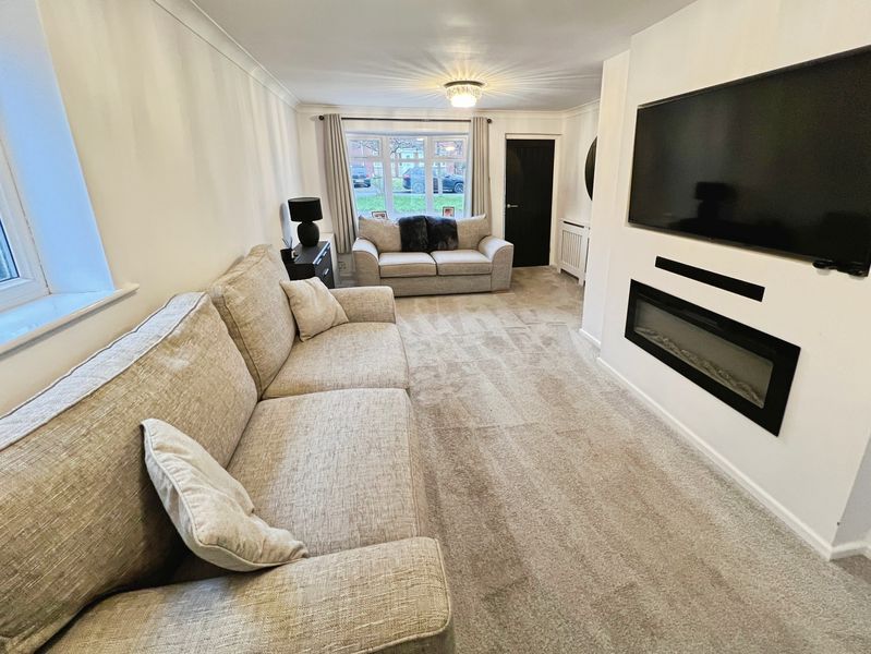 Property photo 2 of 14 Lounge