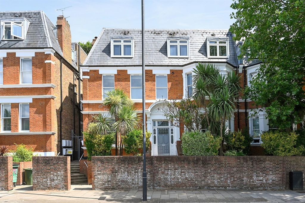 Property photo 1 of 8 Rclr- Flat 3, 310 Finchley Road- Exterior 1 (1).Jp