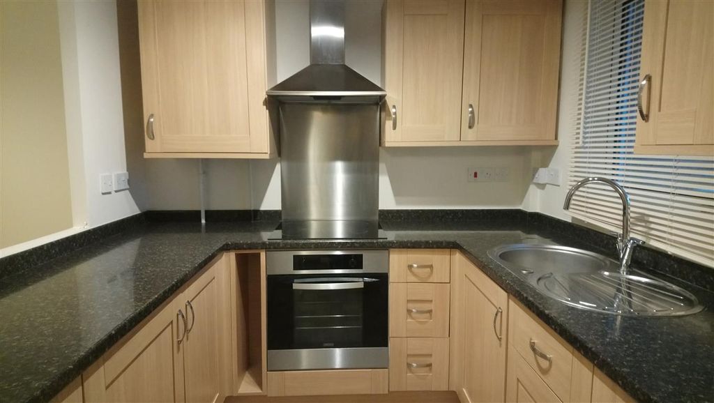 Property photo 3 of 7 Kitchen