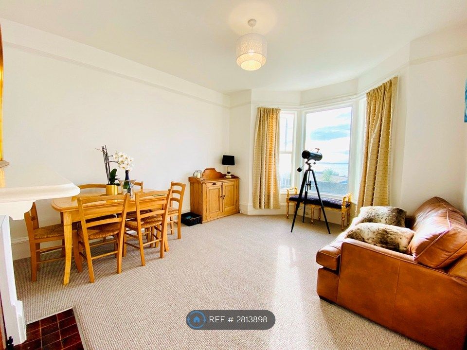 Property photo 3 of 16 Living Room / Diner