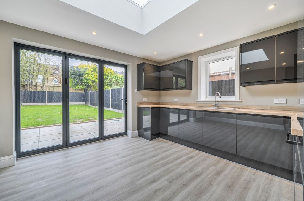 Property photo 2 of 24 1456064-11-69Fc3F...