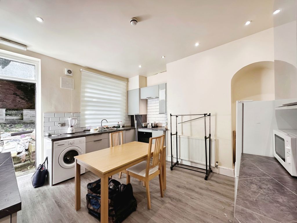 Property photo 3 of 12 Kitchen/Diner
