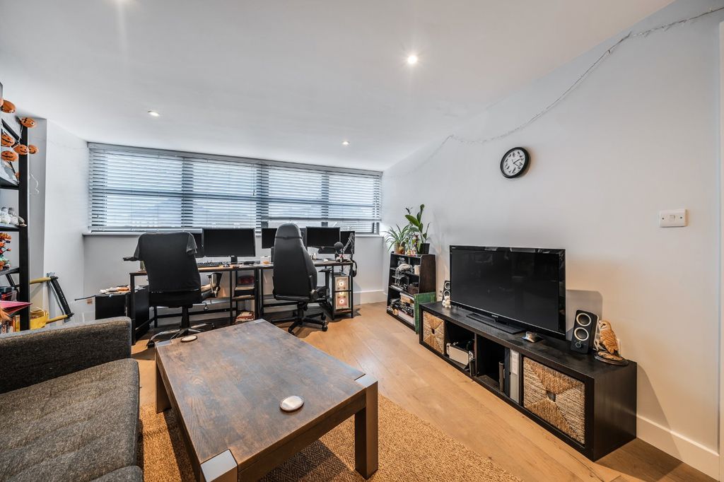 Property photo 3 of 11 Picture No. 15