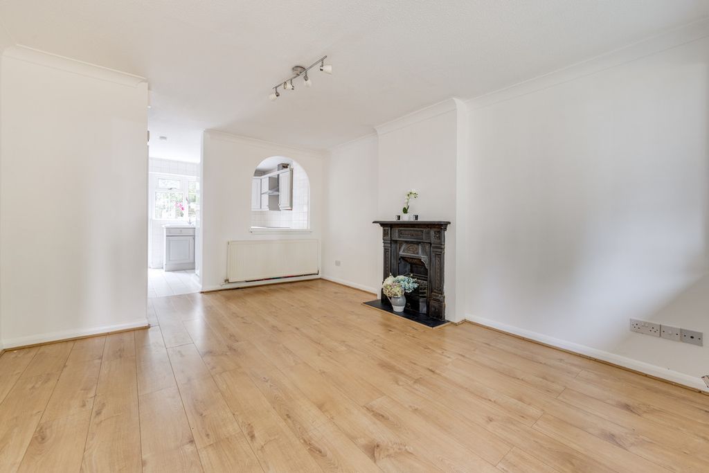 Property photo 2 of 25