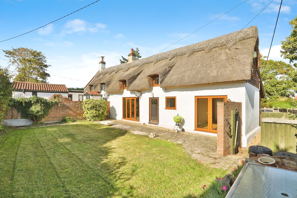 Property photo 2 of 27