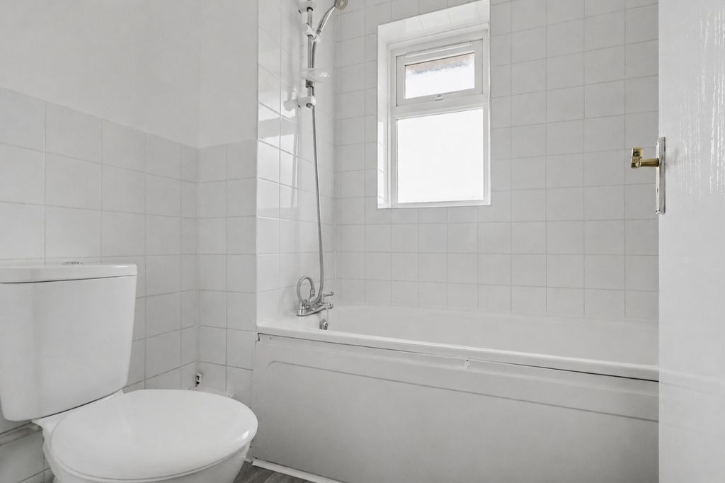 Property photo 3 of 8 Family Bathroom