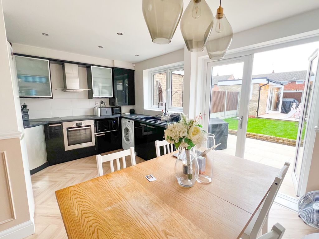 Property photo 2 of 16 Image00019