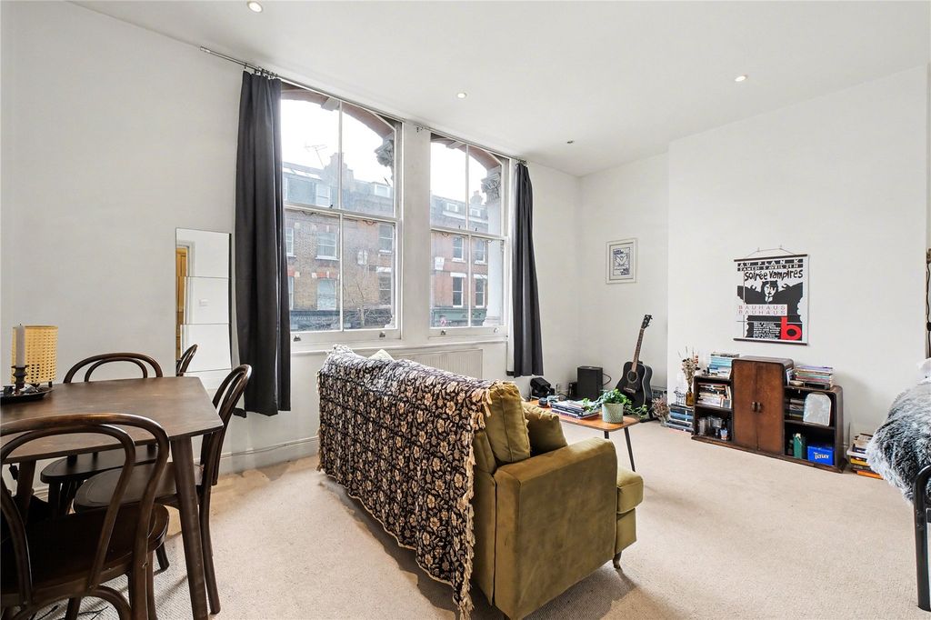 Property photo 3 of 11 Picture No. 02