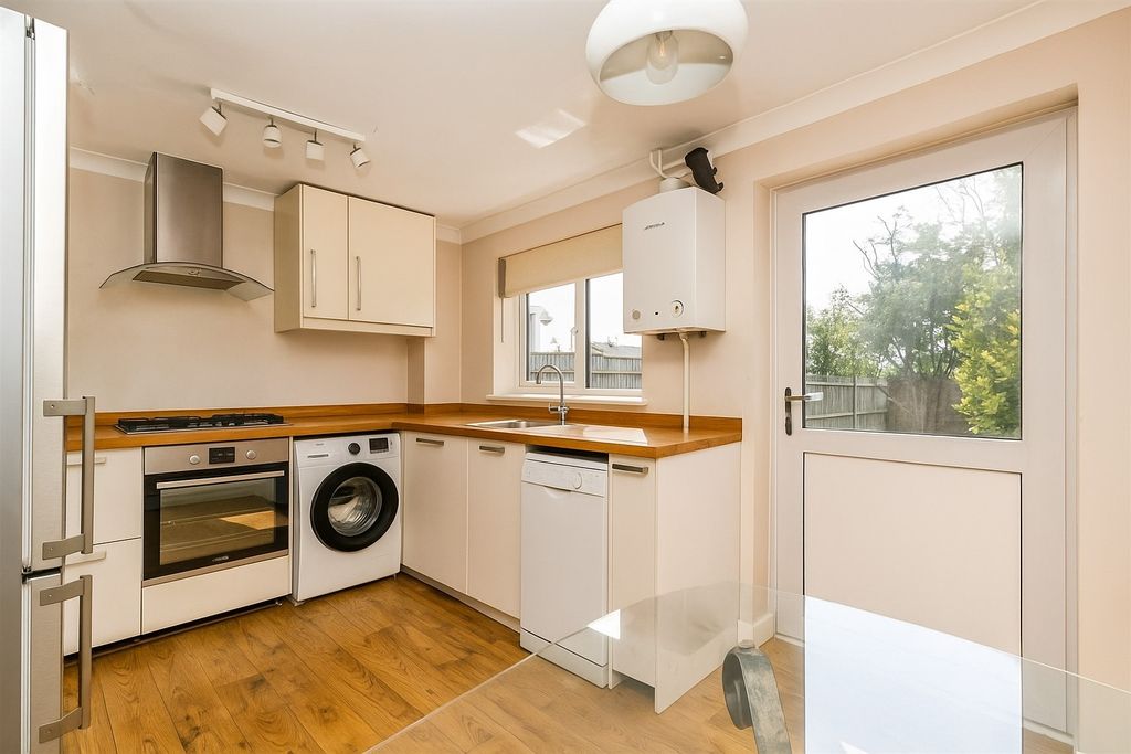 Property photo 3 of 13 Kitchen