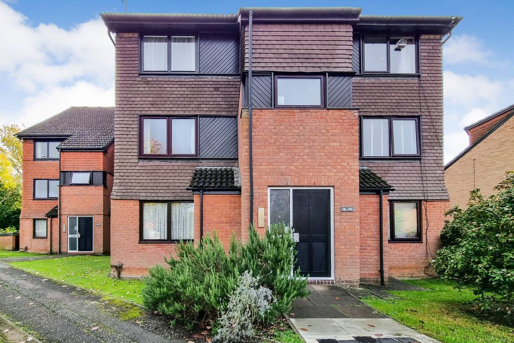 Property photo 1 of 14 97 Peerless Drive, Uxbridge, Middlesex, Ub9 6Jf