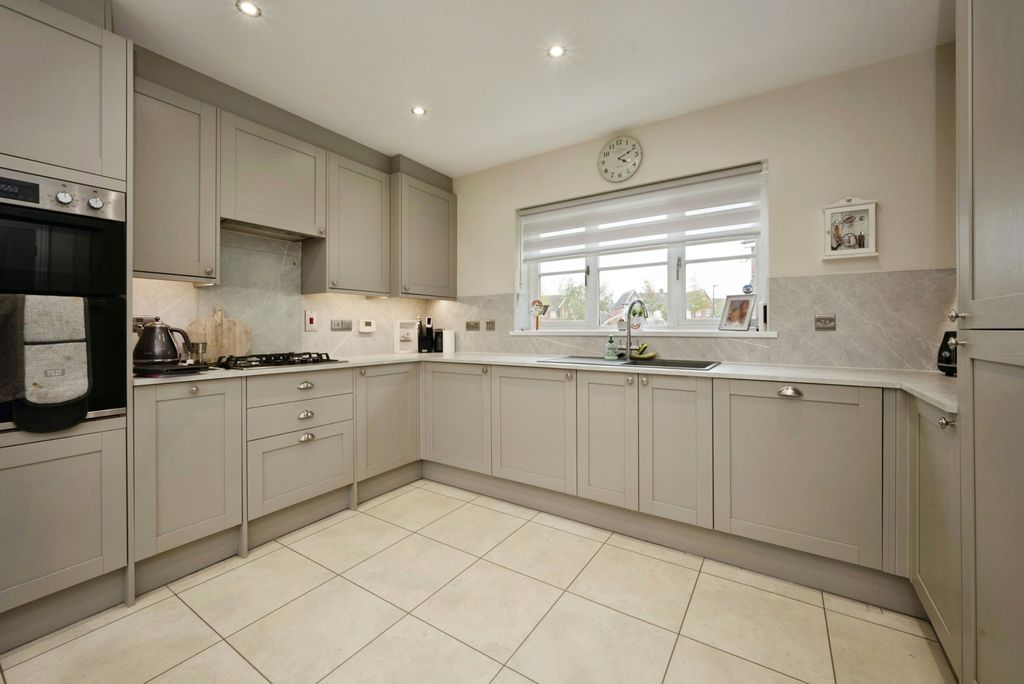 Property photo 3 of 18 Pbox-Img.Jpg