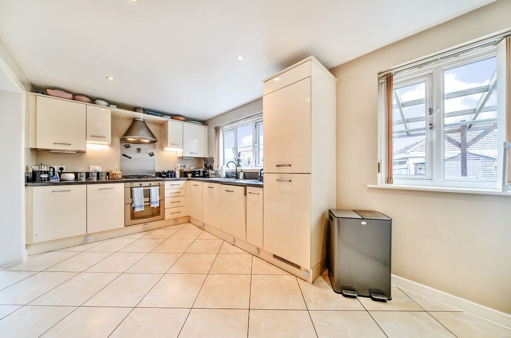 Property photo 2 of 21 1304500-14-684814...