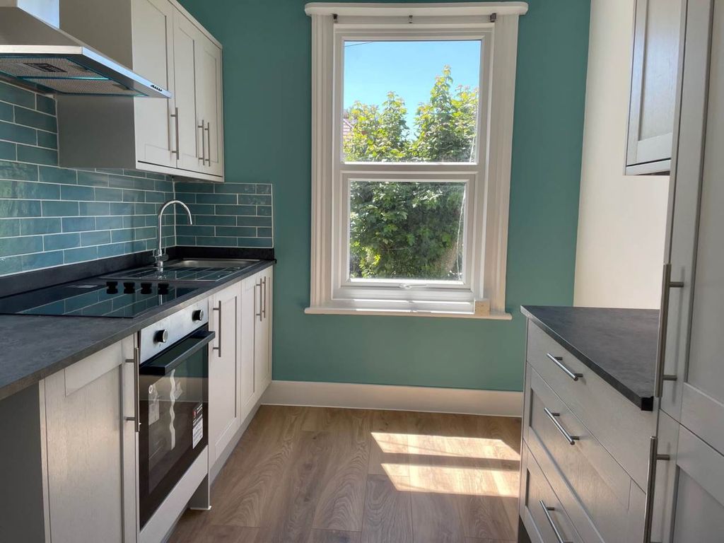 Property photo 1 of 6 Kitchen 3