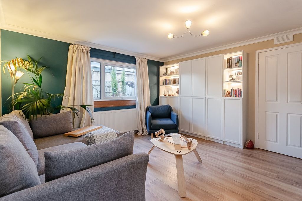 Property photo 3 of 28