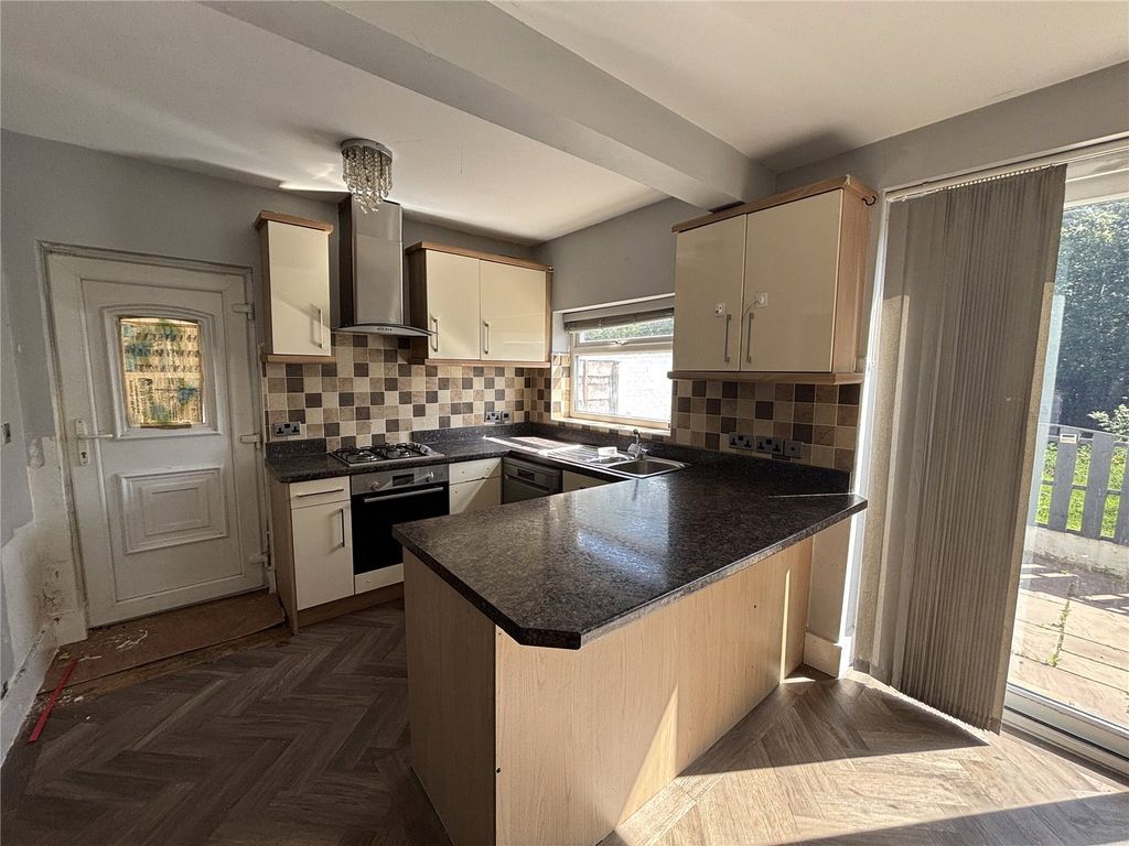 Property photo 3 of 9 Kitchen