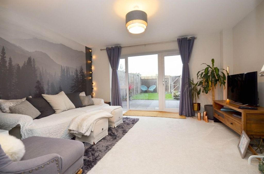 Property photo 2 of 9