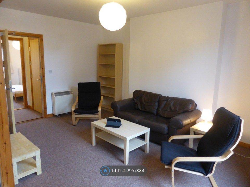 Property photo 3 of 13 Lounge