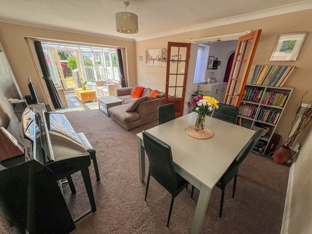 Property photo 2 of 34