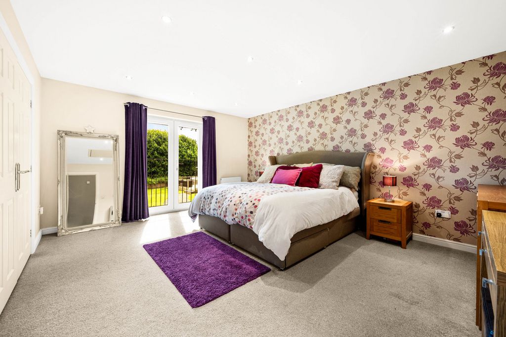 Property photo 2 of 50