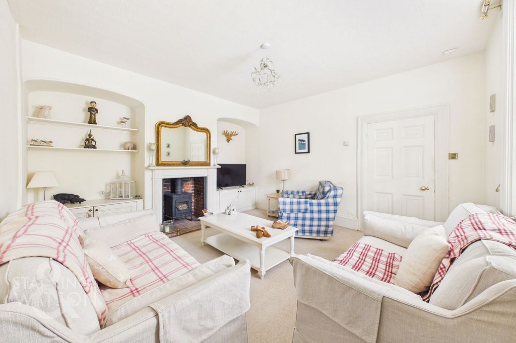 Property photo 2 of 34