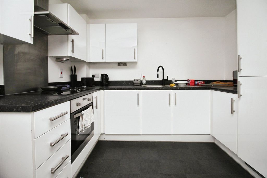 Property photo 2 of 12 Kitchen