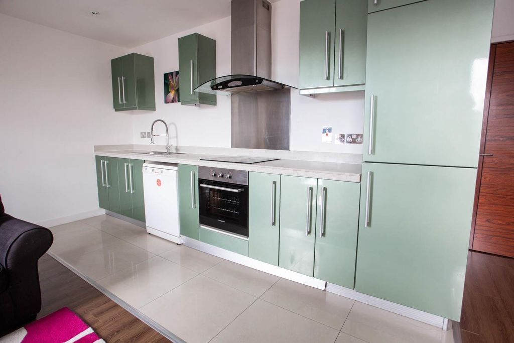 Property photo 3 of 8 Kitchen