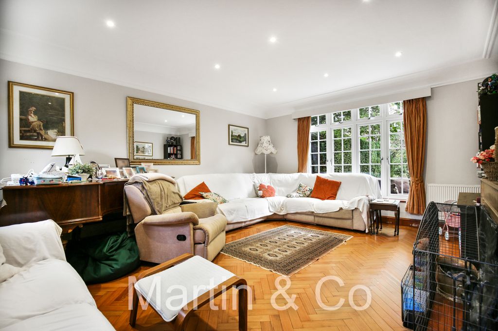 Property photo 3 of 29 1772255582 - 43 Croham Manor Road, Cr2 - 41