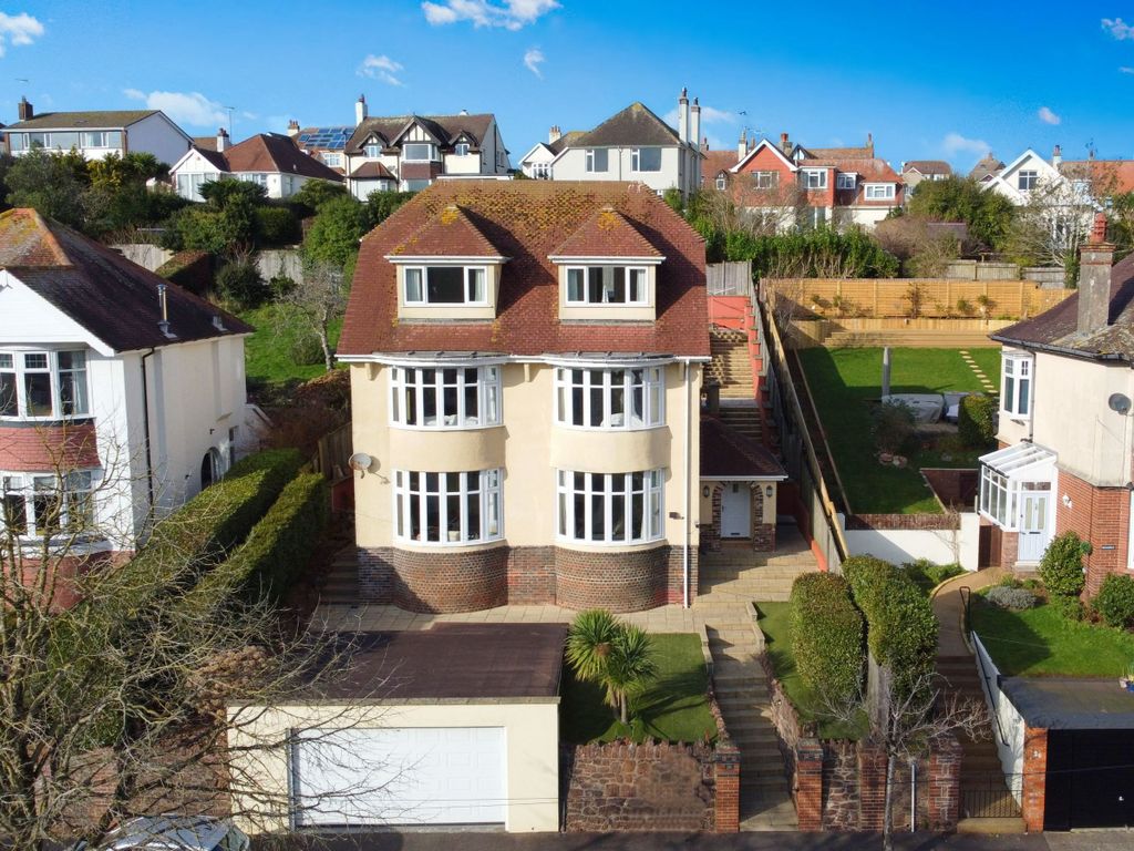 Property photo 1 of 32