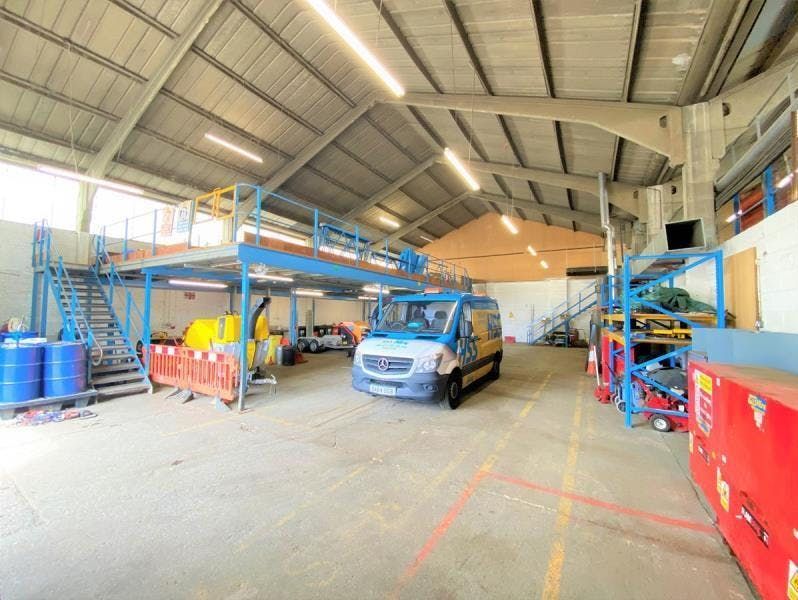 Property photo 2 of 10 375 Bath Road - Slough - Warehouse To Let