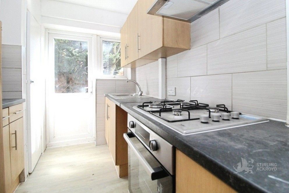 Property photo 3 of 12 Kitchen